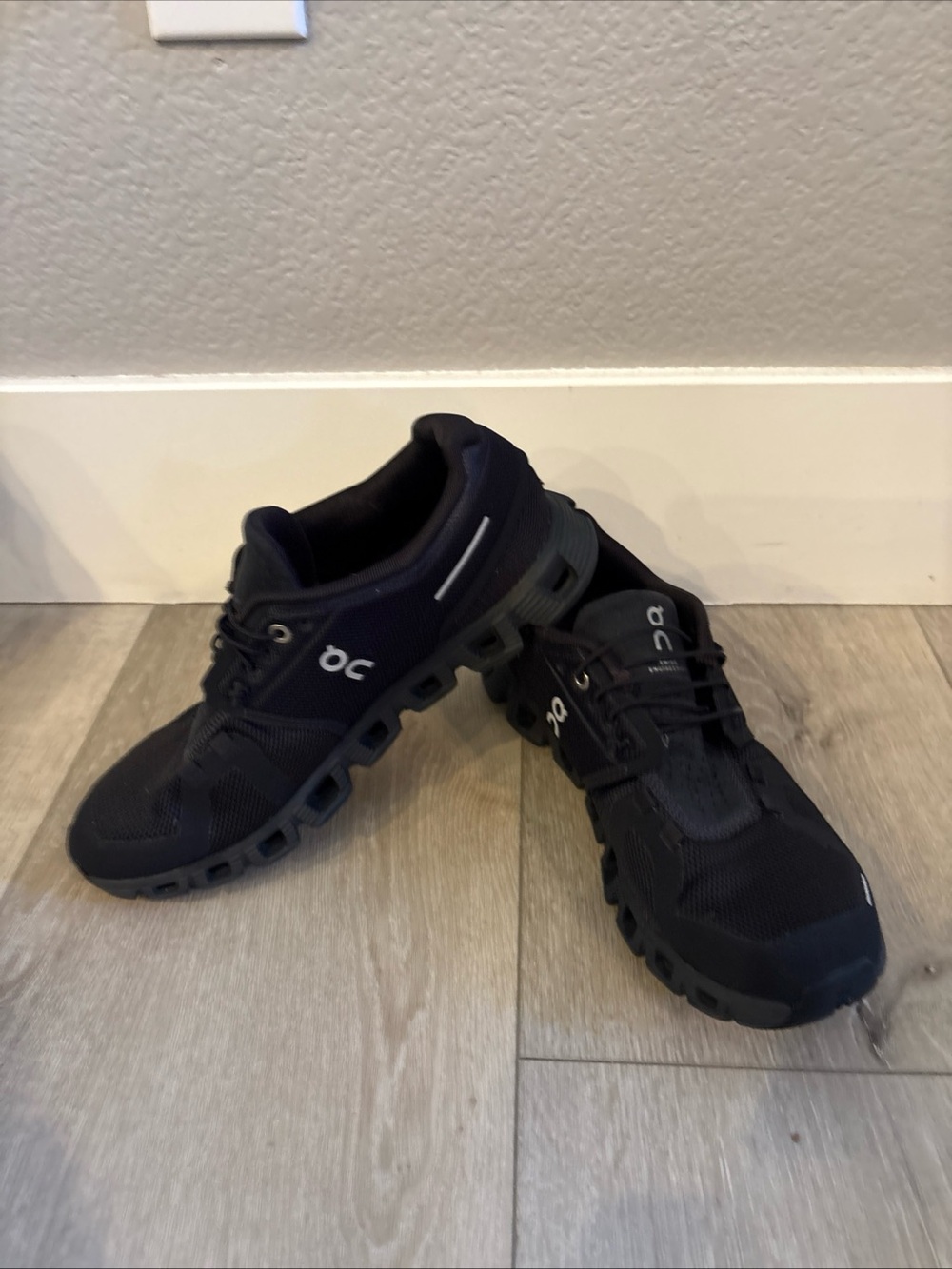 EUC On Cloud 5 Shoes Women’s Size 8.5 Triple Black Running Sneakers